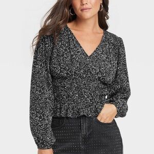 Universal Threads Long Sleeve‎ Smocked Blouse SZ M. Black white Floral